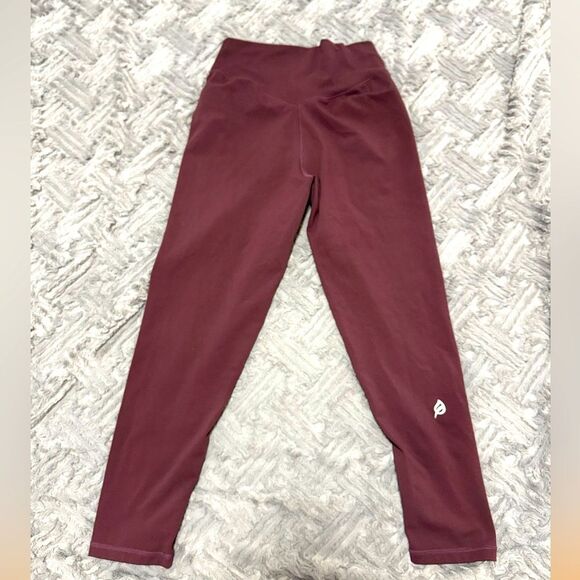 P'tula Pants - P'tula Taylor Cranberry Fuschia Stay True Leggings - Size L Athletic Gym Outdoor